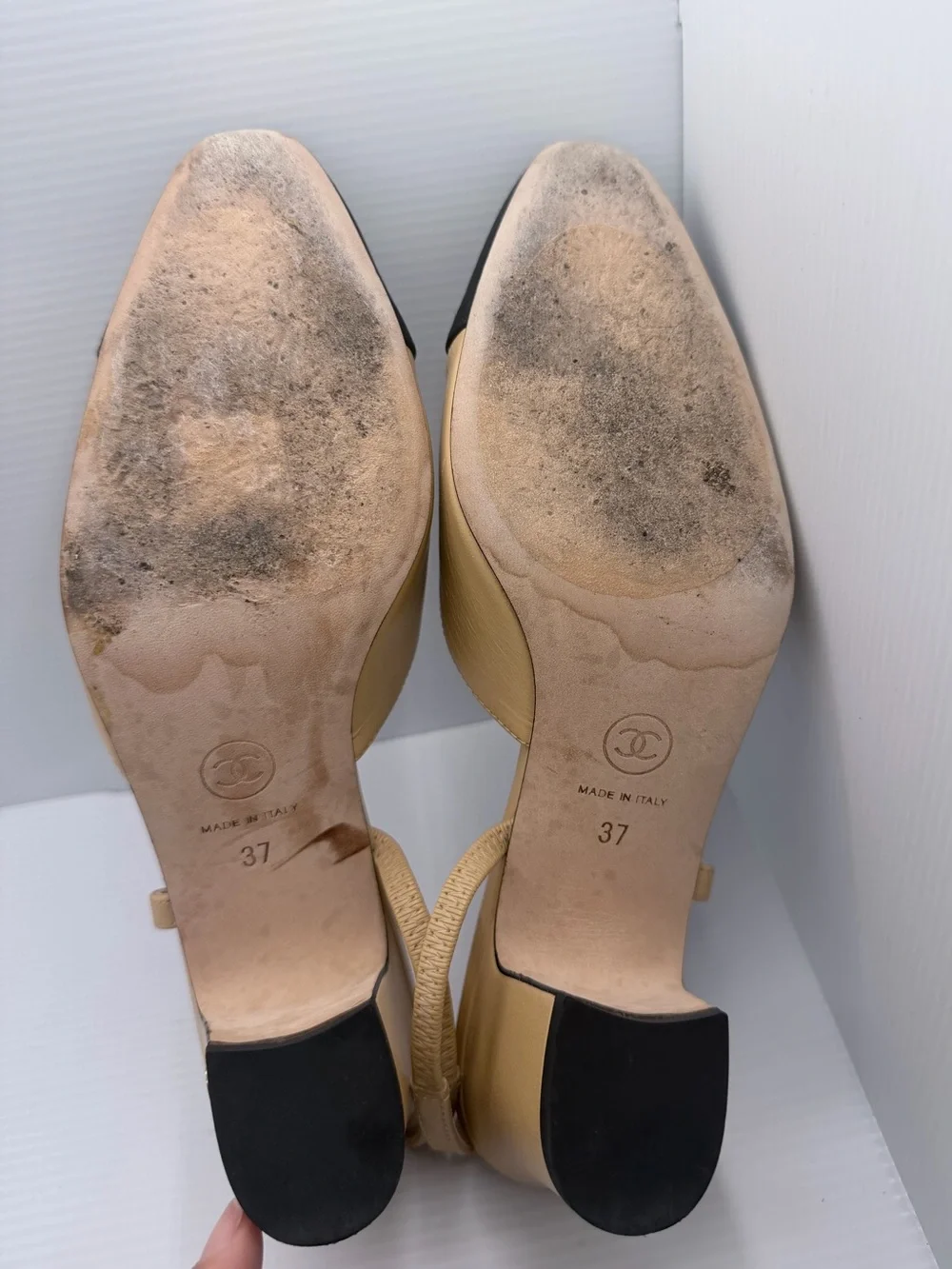 CHANEL Beige and Black Cap Toe Classic Slingback Leather Heels EU 37 CC Logo